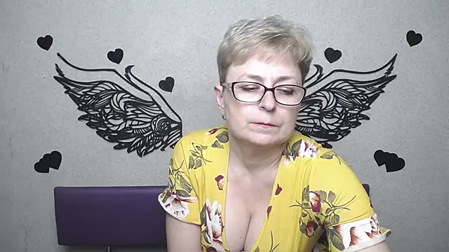 EmiliaGree Adlı Modelin Canlı XXX Sohbeti