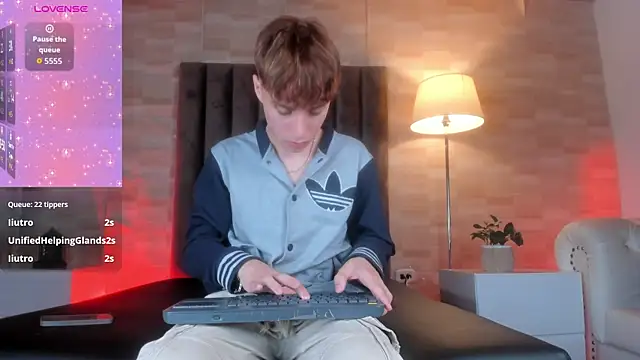 Isaac_Grey's Live XXX Chat