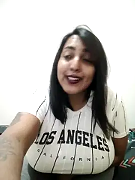 Indianplaybunnyxx élő XXX-chatje