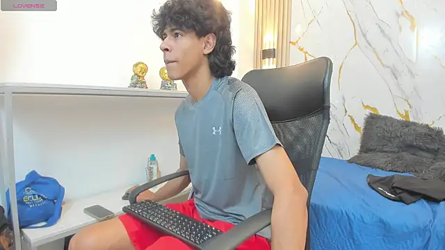 Zayn_Fox32's Webcam Show