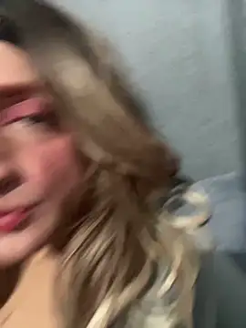 afayecd: διαδικτυακό σόου στην κάμερα