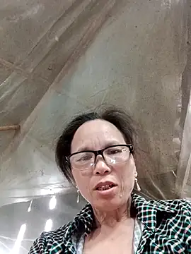 Tina6886 Adlı Modelin Canlı XXX Sohbeti