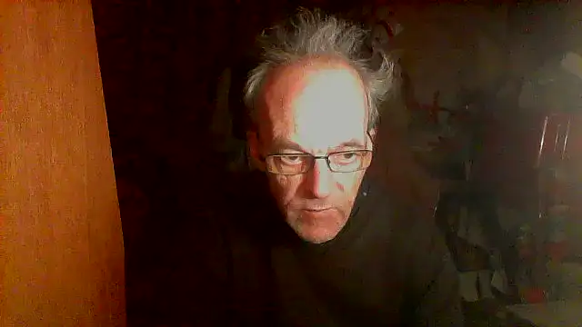 nice6incs Show in webcam