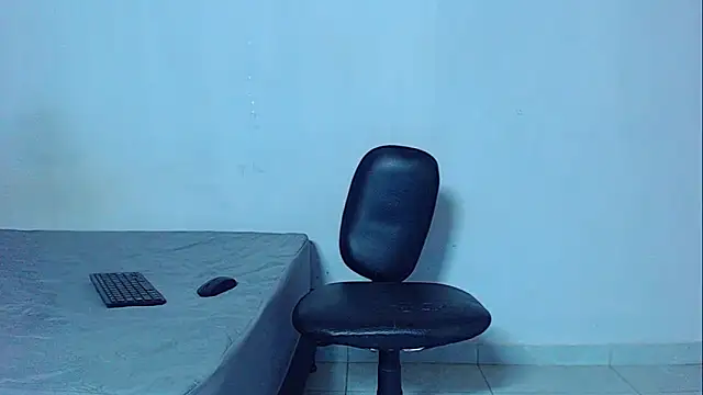 Chat +18 de mikecoper_23 ao vivo