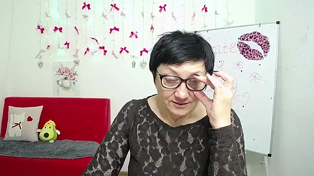 EmilyL0ve Adlı Modelin Canlı XXX Sohbeti