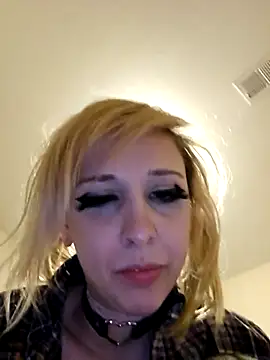 AmethystFoxx Adlı Modelin Canlı XXX Sohbeti