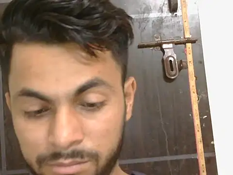 Stubborndesiboy: διαδικτυακό σόου στην κάμερα