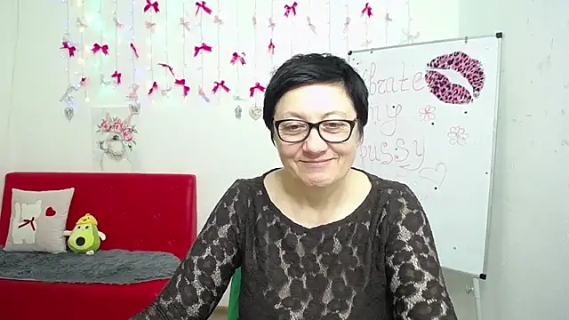 EmilyL0ve's Live XXX Chat