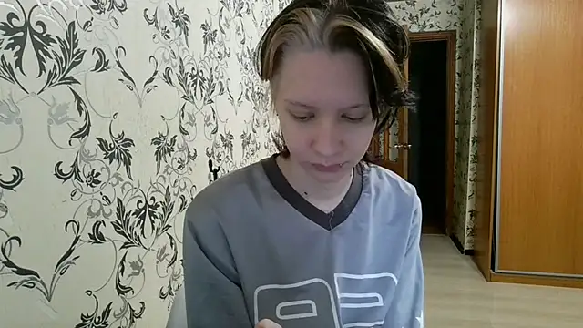 LxayBloom Adlı Modelin Canlı XXX Sohbeti