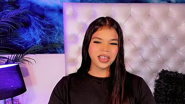 Keira_Fox31 Chat XXX live