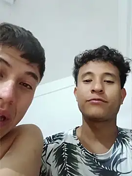 Chatroom XXX en direct de TwoMuchFun11