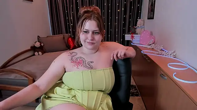 Pokazy przed kamerką – NoraLiin