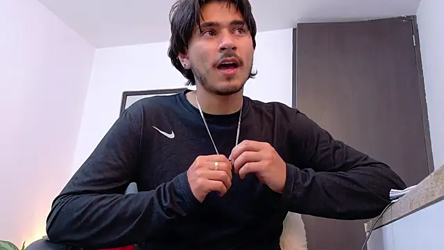 Онлайн чат XXX Elian_savoy