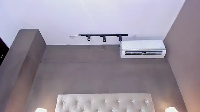 Онлайн чат XXX Kiaraprincess