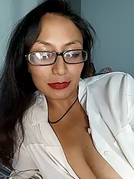 Živý XXX chat LucyCherry69