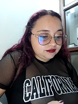 CURVY-HORNY live XXX chat