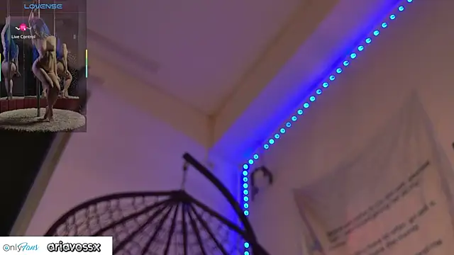 Chat +18 de AriaVoss ao vivo