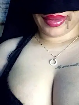 Zouzou_sexy Adlı Modelin Web Kamerası Şovu