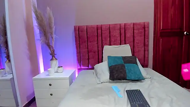 TinnaMoon Chat XXX in diretta