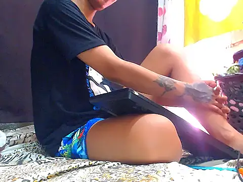 AwesomeMistress_Bigcock 在線直播表演