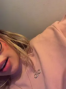 saliha_pinky_'s Webcam Show