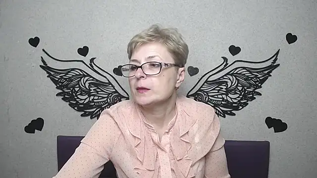 EmiliaGree Chat XXX live