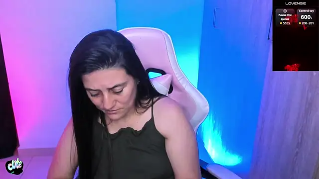 Saskyaa's Live XXX Chat