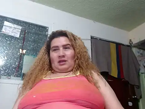 Perla1981-- live XXX chat