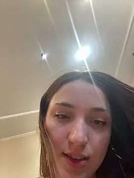 DollyTall 网络视讯表演