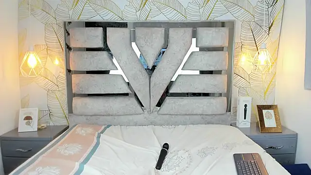 Show modela Alison_Chan_ na web-kameri