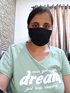 tinaarora: онлайн-секс-чат