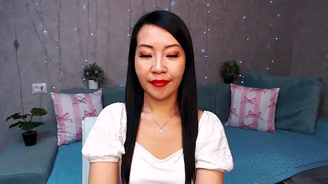 LiaPak Live XXX Chat