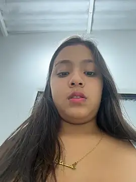 Baby_morena12: διαδικτυακό σόου στην κάμερα