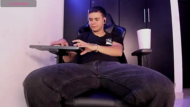 Онлайн чат XXX Liam_Mateo