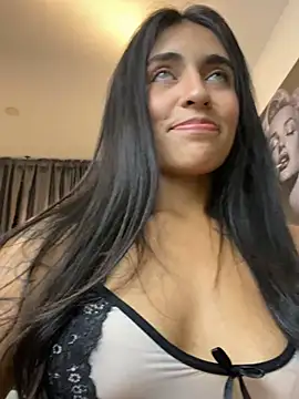 DaphneUwu Show in webcam