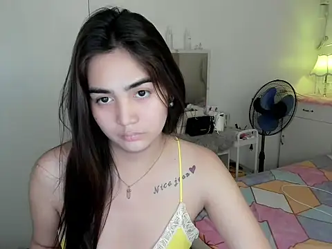 nica_doll: διαδικτυακό σόου στην κάμερα