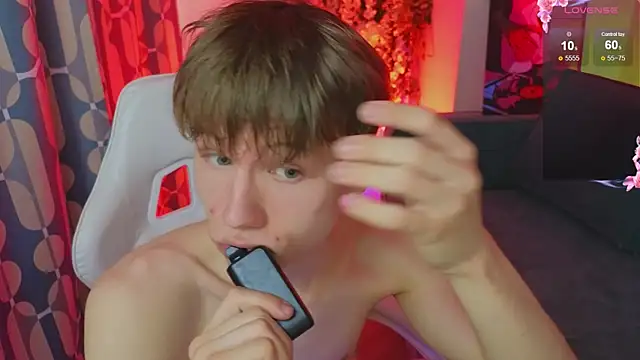 cuMte_boy webcam show