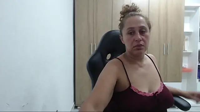 Chat +18 de RoxanaLove9 ao vivo