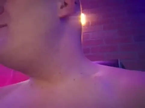 Pokazy przed kamerką – chronic_vibez