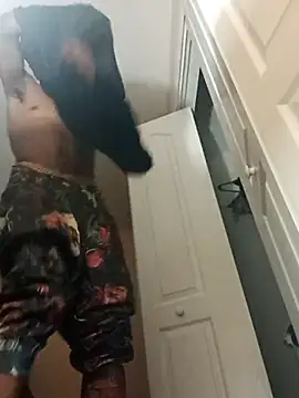 Pokazy przed kamerką – Scottybless