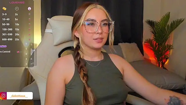 dakottaa_'s Live XXX Chat