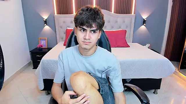 Tommy18__のライブXXXチャット