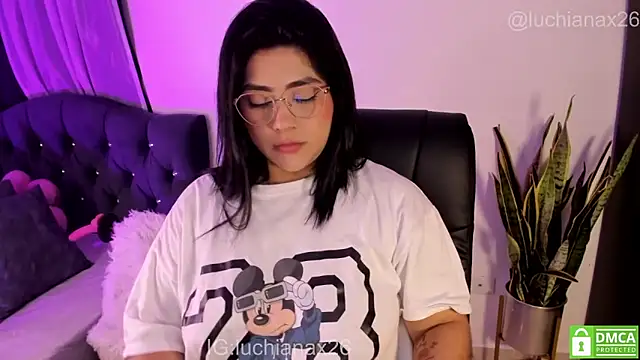 lucy26_ লাইভ XXX চ্যাট