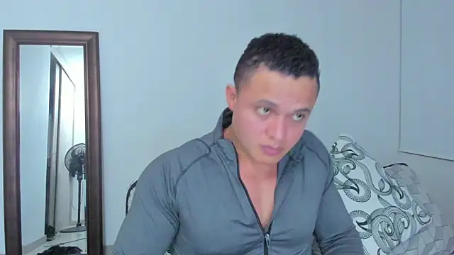 KingLevi01: онлайн-секс-чат