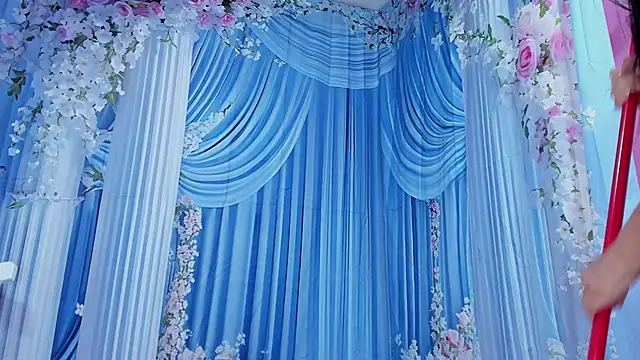 miss--flora 即時 XXX 聊天