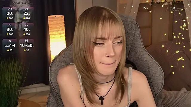 KiraMontoya élő XXX-chatje