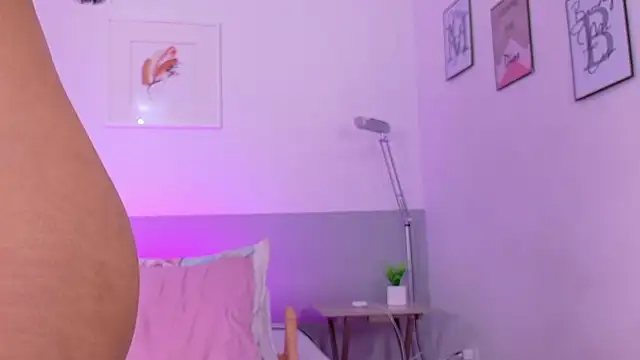 daddys_little_princesss 现场XXX聊天