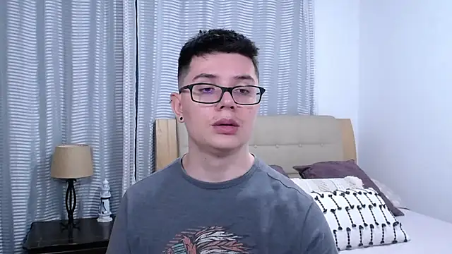 BlackFoXXX69 Adlı Modelin Canlı XXX Sohbeti