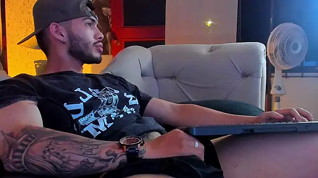 Vincentblack Adlı Modelin Canlı XXX Sohbeti