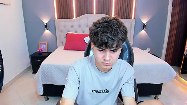 Tommy18__: απευθείας συνομιλία ΧΧΧ